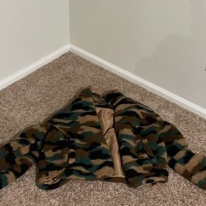 Camo crop puffer jacket.